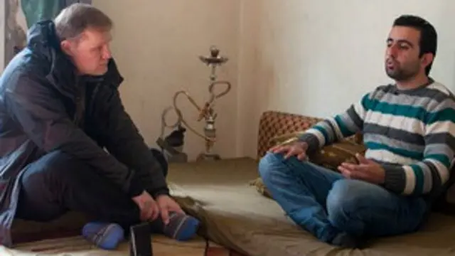 El periodista de la BBC Paul Wood y Ahmed Idriss, refugiado y trabajador humanitario