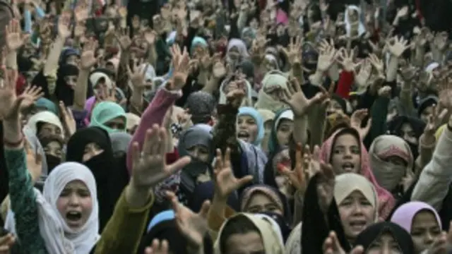 يشكو مسلمو شيعة الهزارة في كويتا الباكستانية ما يعتبرونه غيابا للحماية الأمنية.