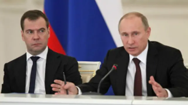 "Медведевда муаммоларни ҳал қилишда сиёсий ирода етишмаяпти, аслида у кутилмаяпти ҳам", деб ёзди Россия нашрларидан бири.