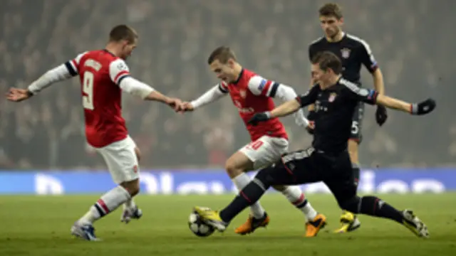 بايرن ميونيخ الالماني يهزم أرسنال اللندني على ارض الاخير بثلاثة اهداف لهدف واحد، وذلك في مباراة الاياب في دور الـ 16 لبطولة دوري ابطال أوروبا بكرة القدم.