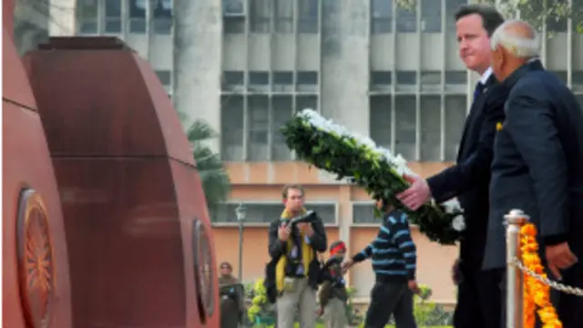 कैमरन ने जलियाँवाला बाग़ जाकर विज़िटर बुक में घटना को शर्मनाक बताया