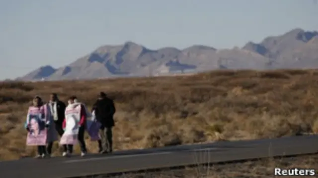 اقارب المختفين يطوفون ارجاء البلاد حاثين السلطات للعثور على ذويهم