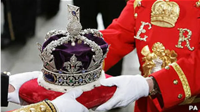 Corona de la reina de Reino Unido