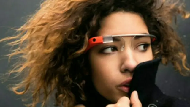 गूगल ग्लास प्रोजक्ट पर काम कर रहा है.