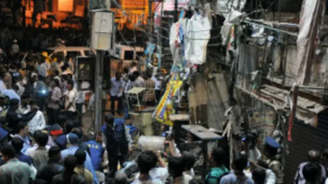 हैदराबाद धमाकों में अब तक 12 लोगों के मारे जाने की ख़बर है.