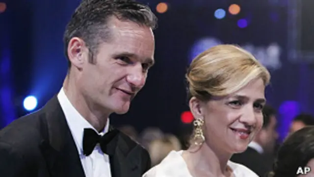 ජනතා හද ගැස්ම නොහඳුනන බවට රජ පවුලට චෝදනා