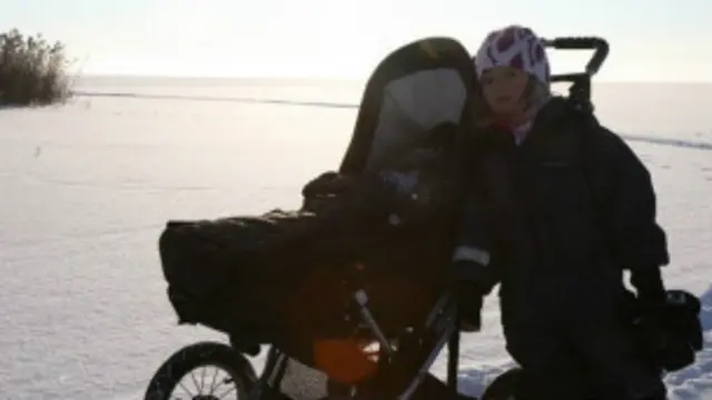 उत्तरी यूरोप में बर्फ़ीले मौसम में बच्चों को बाहर सुलाने का चलन है