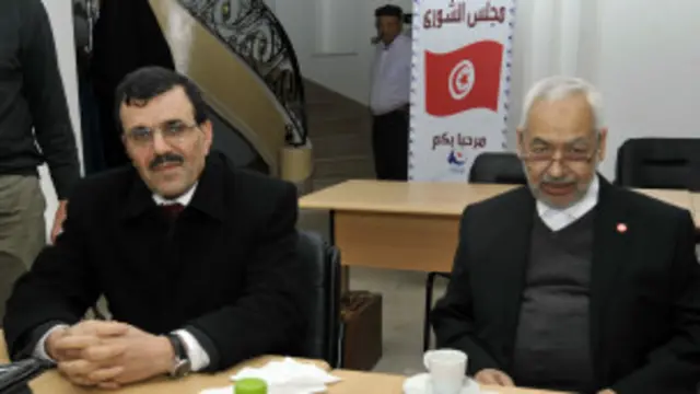 العريض(يسار الصورة) يقود الحكومة الجديدة