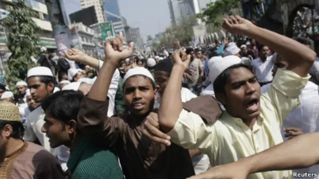 protes kelompok Islamis di Dhaka