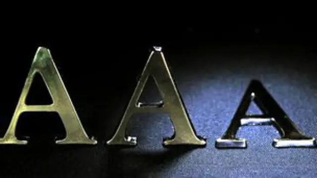 تعد فيتش ثاني مؤسسة تخفض التصنيف الإئتماني البريطاني