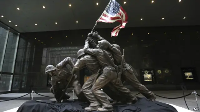 Patung peninggalan Perang Dunia II ini ditawarkan untuk dijual. 