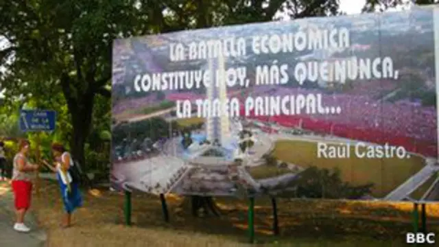 Плакат в Гаване с цитатой Рауля Кастро