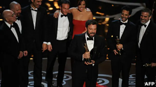 Ben Affleck recibe el premio a la Mejor Película