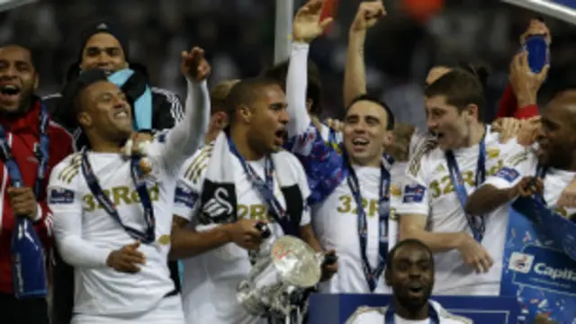 حقق سوانزي سيتي الفوز بكأس الرابطة الإنجليزية الموسم الماضي