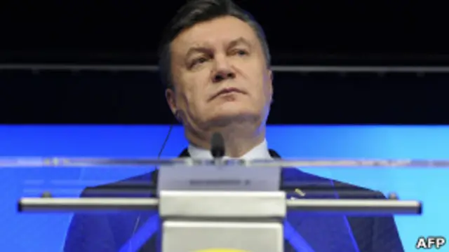 Президент Янукович после нескоольких часов переговоров выглядел уставшим