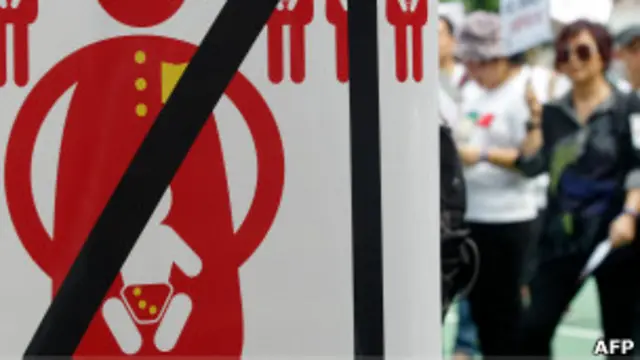 中國大陸孕婦來港產子不斷引起爭議。