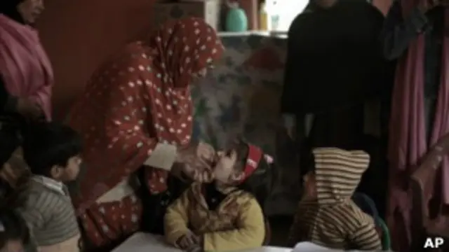 Vaksinasi polio di Pakistan
