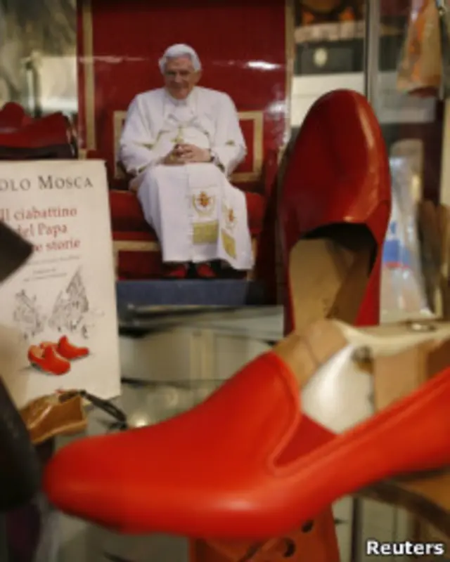 Красные мокасины Папы