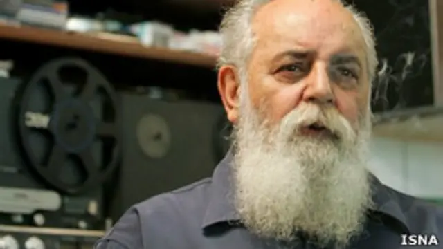 هوشنگ ابتهاج متخلص به ه. الف. سایه در اسفند سال ۱۳۰۶ در رشت به دنیا آمده است