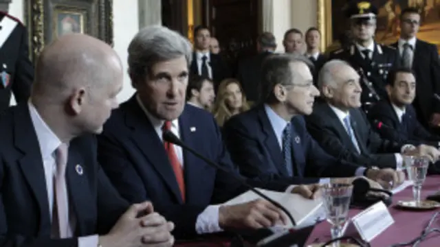 كيري يقول إن دعم المعارضة يهدف إلى زيادة الضغط على الرئيس الأسد للتنحي والسماح بعملية تحول ديمقراطي في البلاد.