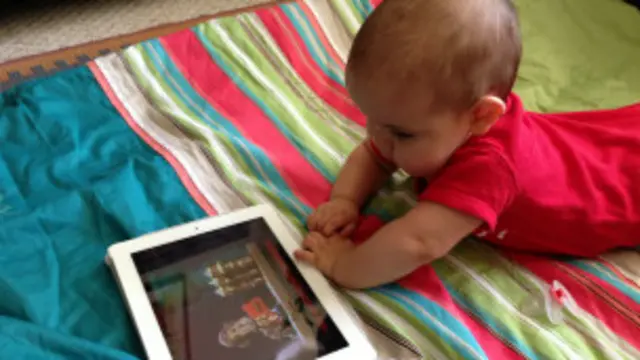 Bebé viendo 31 minutos