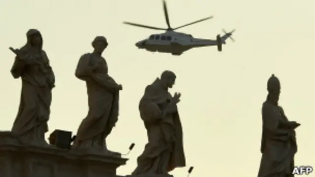 Папа в вертолете над Ватиканом
