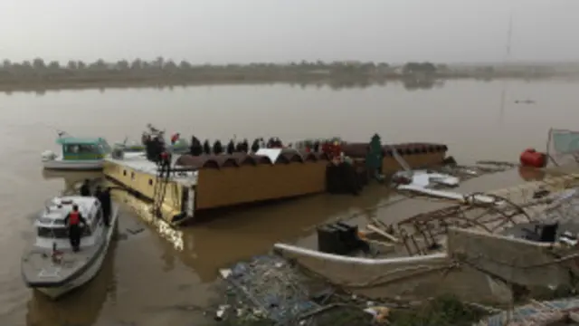 غرق المطعم العائم في بغداد