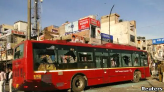 Bus yang dirusak di Delhi