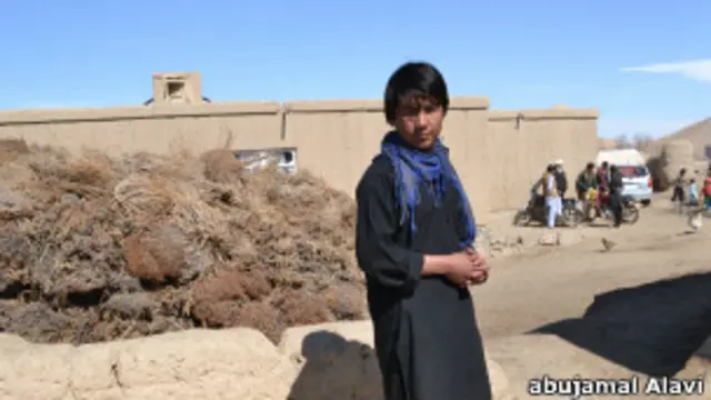 قاسم سال گذشته در این روستای دور افتاده غور زندگی می‎کرد ولی قبولی در دانشگاه پای او را به هند کشاند