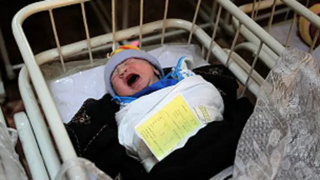 ۱۲ کاله وړاندې د دغه ولایت د ۱۰۰ زرو میندو د زیږون پر مهال شاوخوا ۶۵۰۰ یې مړې کیدې خو اوس ۳۰۰ مري