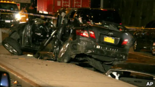 Покореженный автомобиль