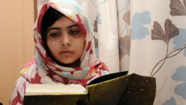 ملاله يوسفزۍ د تېر اکتوبر په مياشت کې د پاکستاني طالبانو له يوۀ بريده ژوندۍ پاتې شوه 