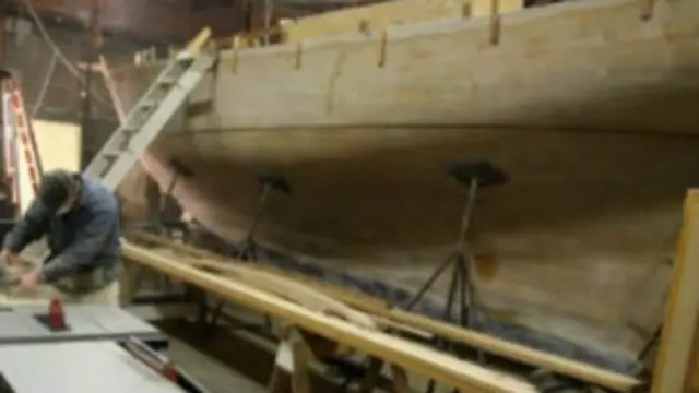 इटन को हाथों से ये नौका तैयार करने में आठ साल लगे.