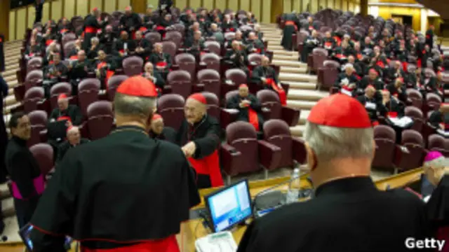 Vatican sẽ tổ chức bầu giáo hoàng kế nhiệm Đức Benedict XVI vừa thoái vị