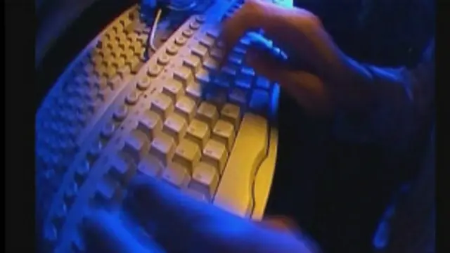 पाकिस्तान सरकार पर साइबर निगरानी और जासूसी के आरोप