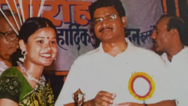 कुछ ऐसी दिखती थी सोनाली हमले से पहले