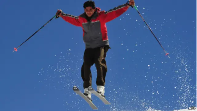 तालिबान को चुनौती दे रहा है ये स्कीइंग स्कूल