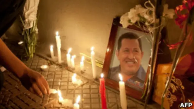 شموع وصورة لشافيز