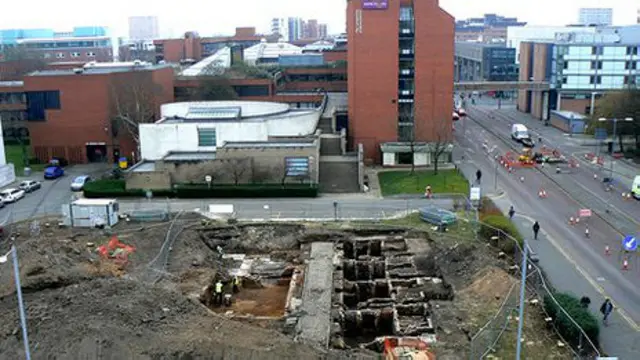 Di reruntuhan inilah, Friedrich Engels menghabiskan waktunya saat tiba di Manchester.