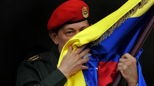 Уго Чавес с флагом