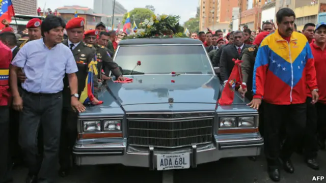 Evo Morales acompañó a Maduro en la procesión.