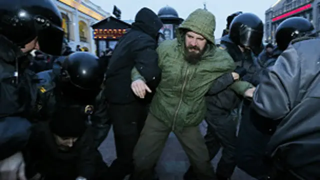 المعارضة تتهم الحكومة بالتضييق على الحريات