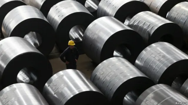 中国主管工业企业的工信部透露，去产能的首批重点是钢铁和煤炭。