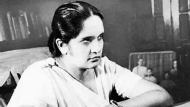 'ඒ හැම වතාවකම චන්ද්‍රිකා කියල බදා ගෙන ඉඹිනවා. ඊට පස්සේ පළමුවෙන්ම අහන්නේ මගේ අම්ම ගැන'