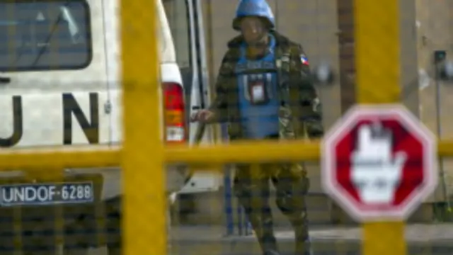 تم نقل بعض المراقبين بسبب الوضع الأمني غير المستقر في سوريا