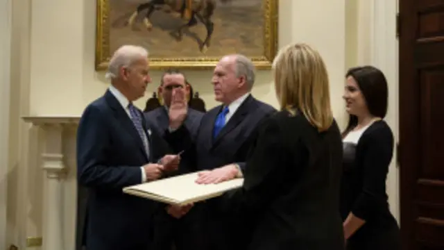 برينان يؤدي اليمين