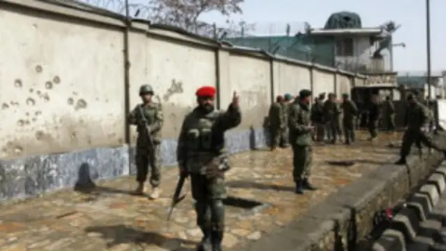 ښاغلی قادري وايي په دغه نښته کې لس وسله وال او درې سرتېري ټپیان شوي دي