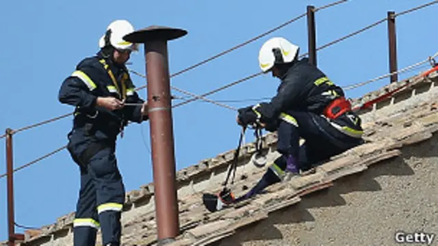 इस चिमनी से सफेद धुंआ निकलने का मतलब है कि नए पोप का चुनाव हो गया है