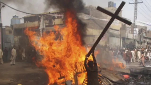 ساون مسیح پر توہینِ رسالت کے الزام کے بعد مشتعل ہجوم نے جوزف کالونی پر دھاوا بول کر مکانات اور دکانوں کو نقصان پہنچایا تھا