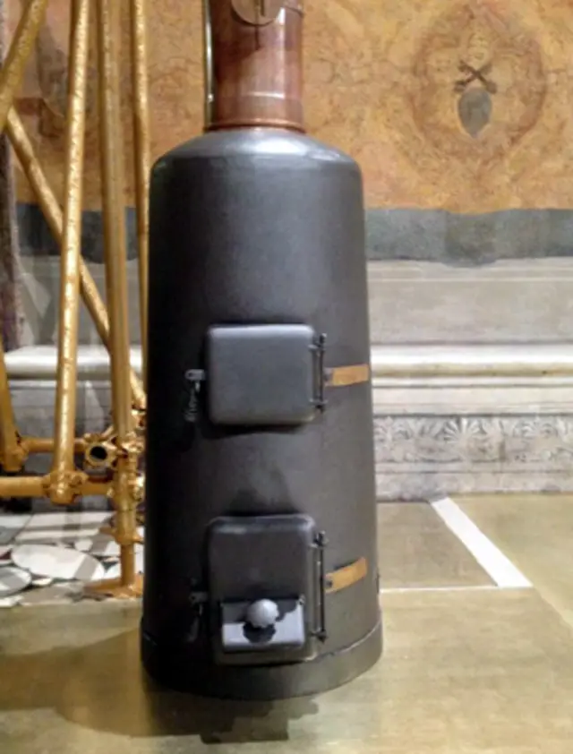 صورة للمرجل الذي سينطلق منه الدخان